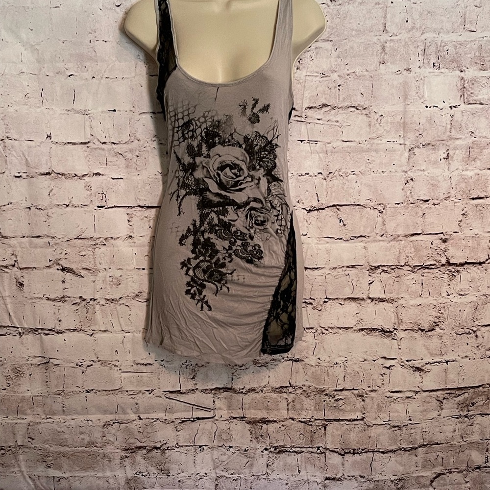 Women tank top size small. Lace detail